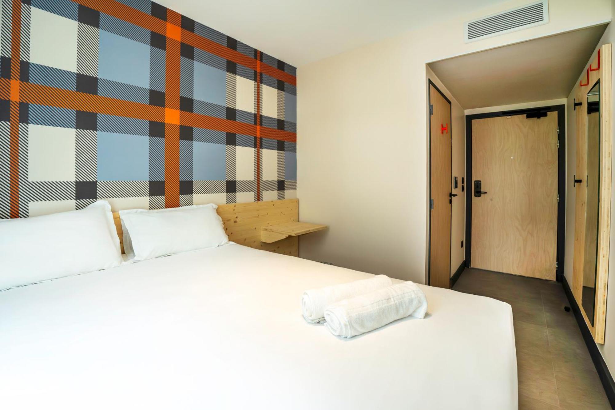 Easyhotel Marseille Euromed Exteriör bild