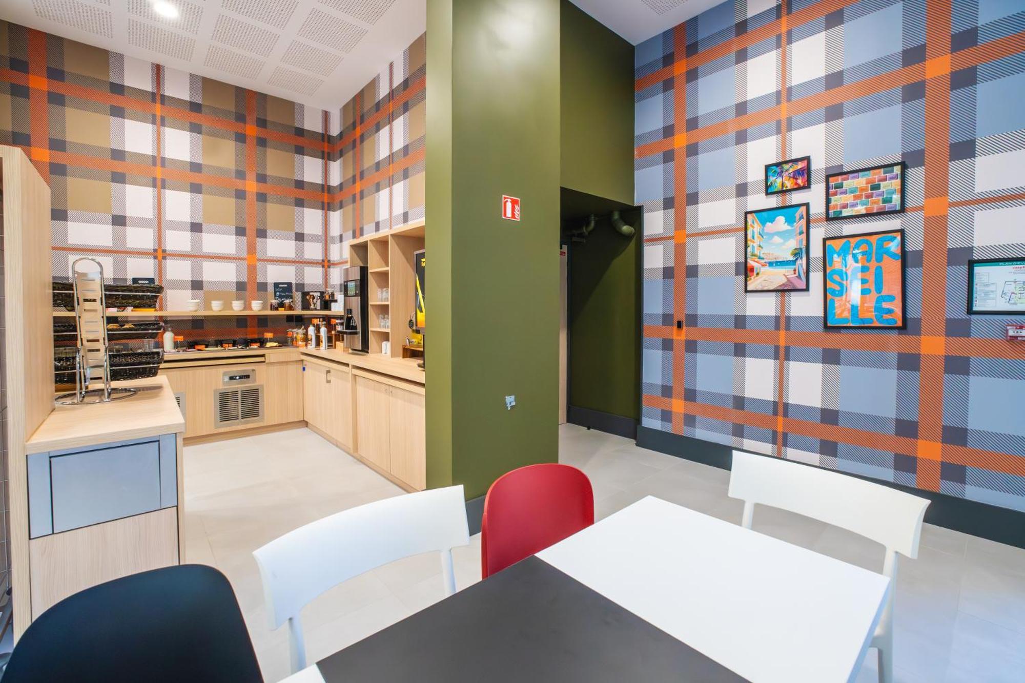 Easyhotel Marseille Euromed Exteriör bild