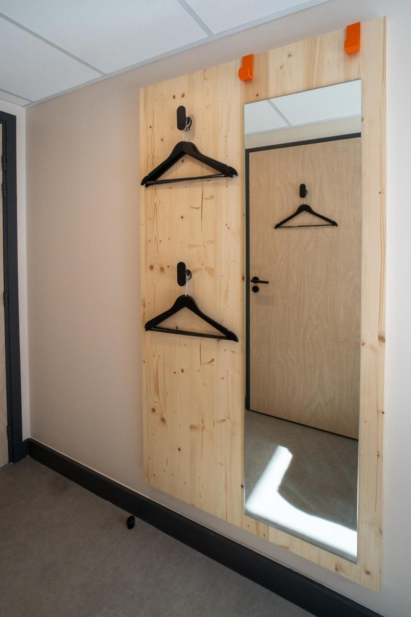 Easyhotel Marseille Euromed Exteriör bild