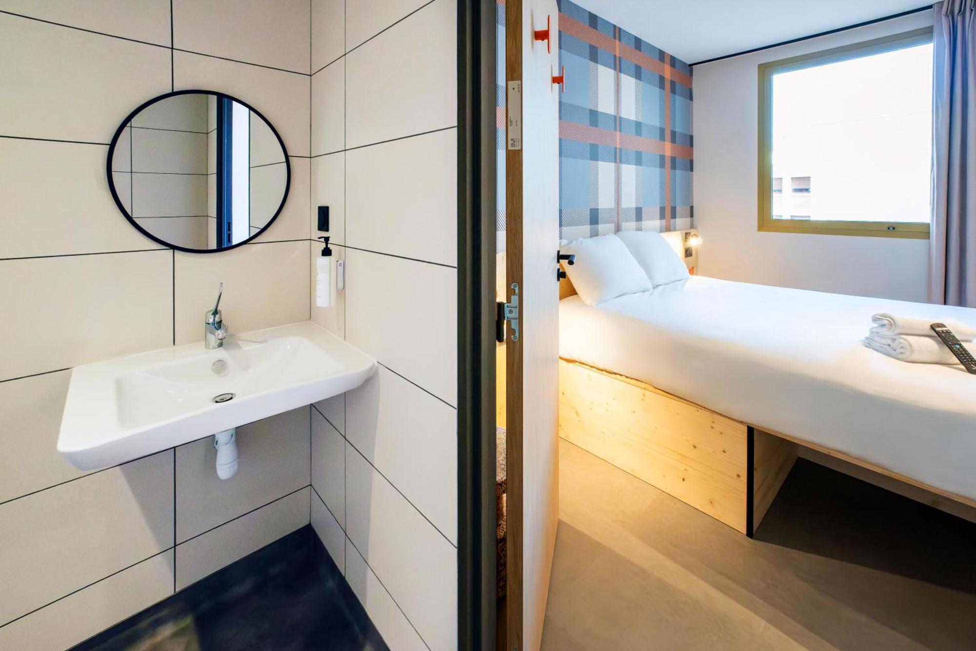 Easyhotel Marseille Euromed Exteriör bild