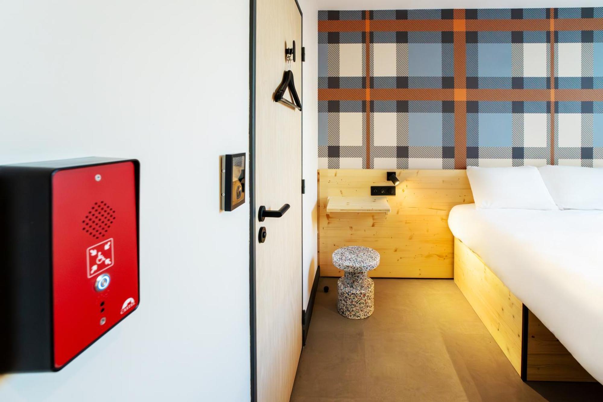 Easyhotel Marseille Euromed Exteriör bild