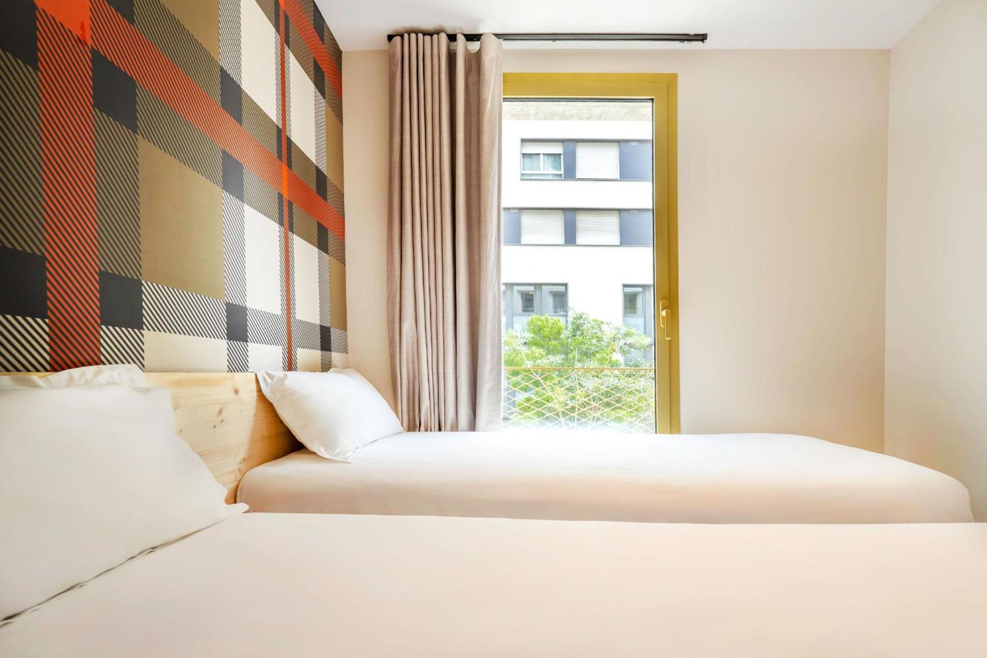 Easyhotel Marseille Euromed Exteriör bild