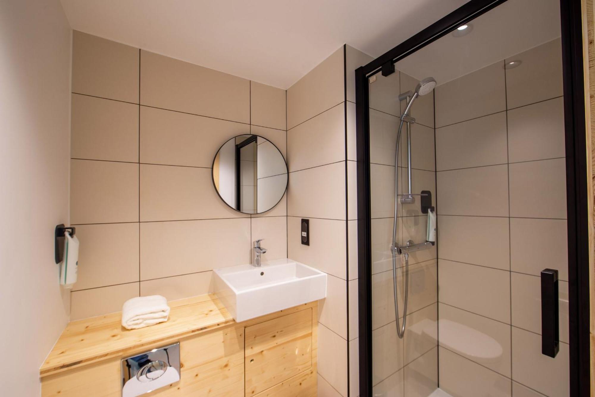 Easyhotel Marseille Euromed Exteriör bild