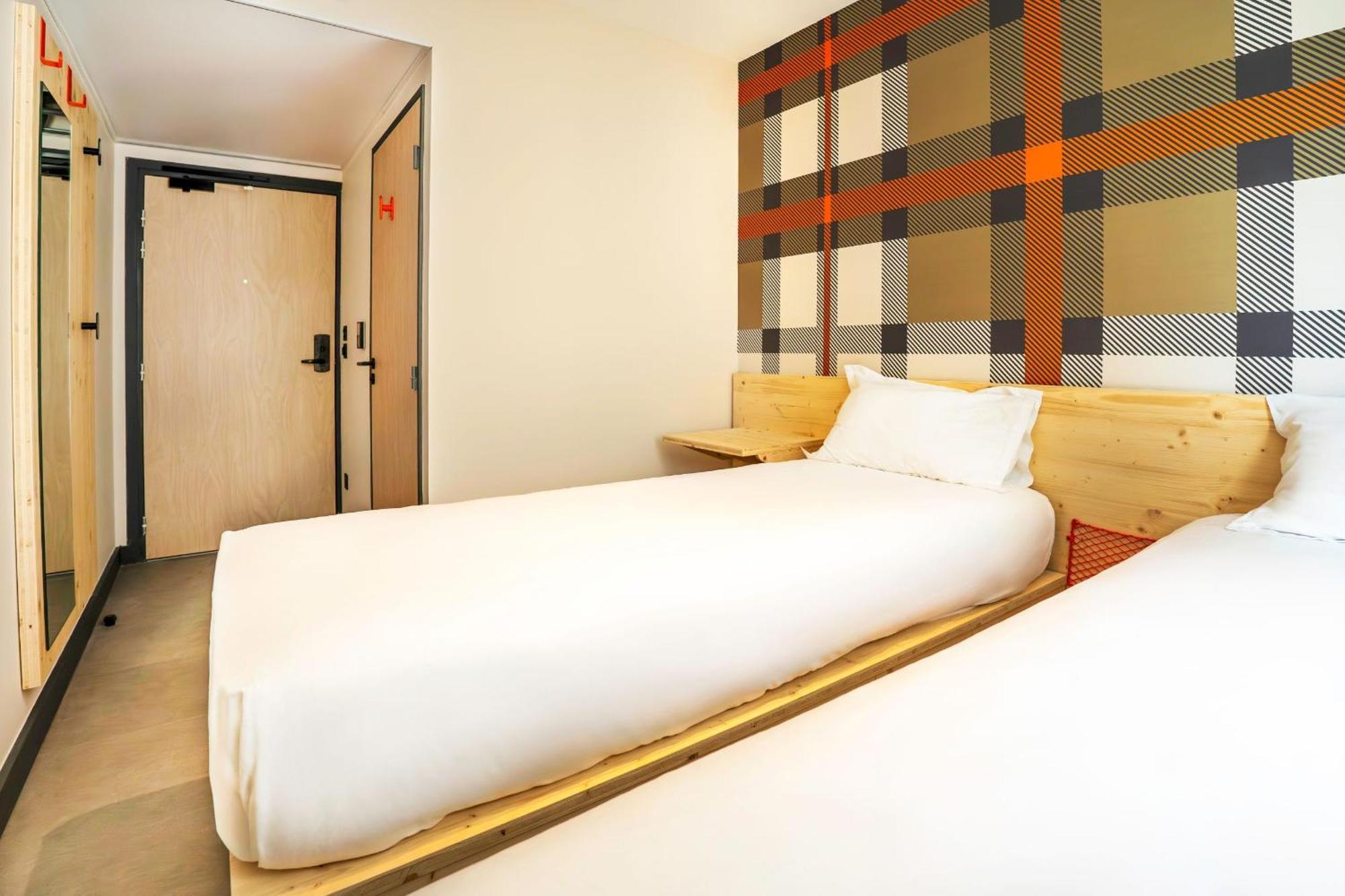 Easyhotel Marseille Euromed Exteriör bild