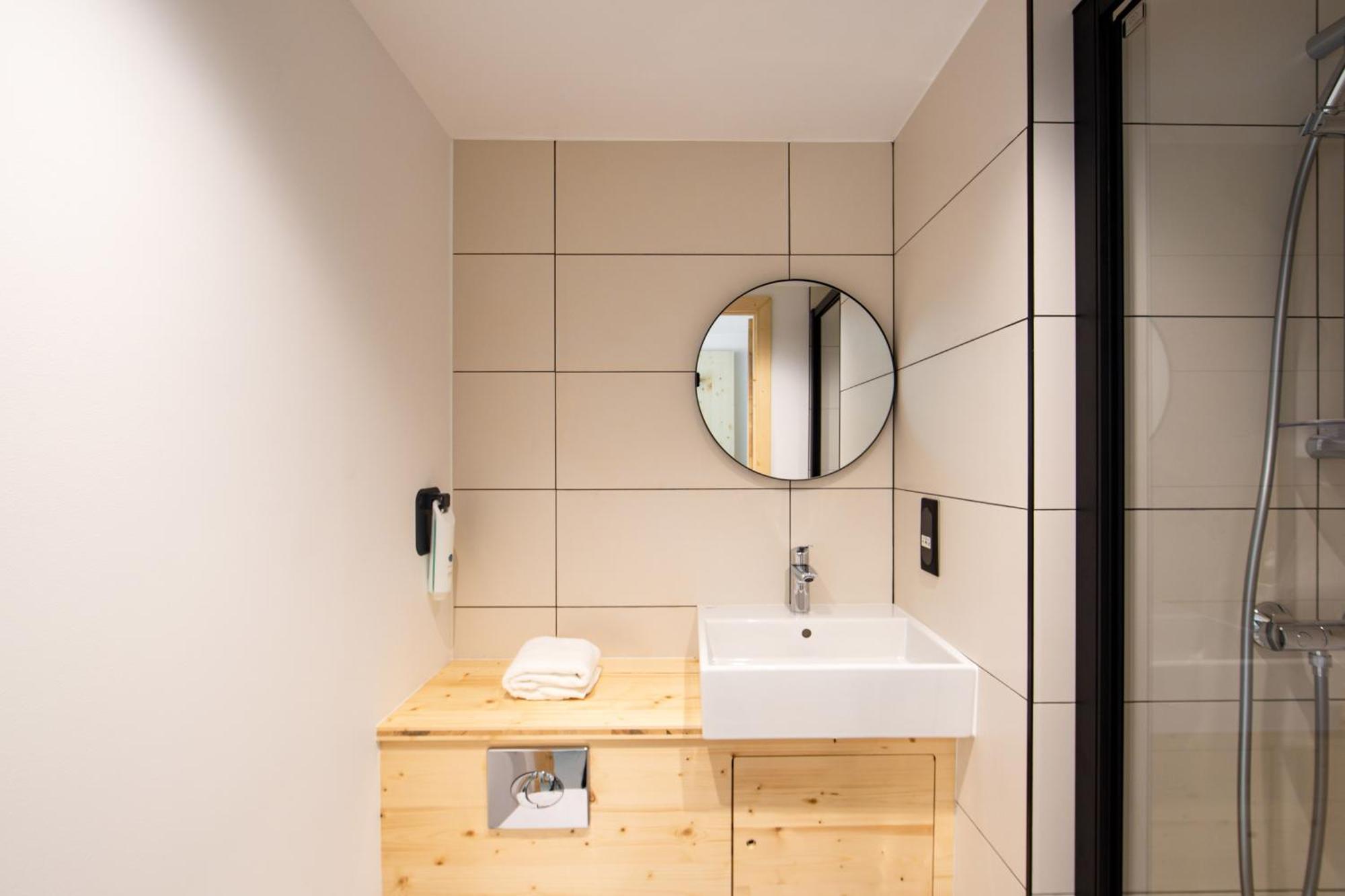 Easyhotel Marseille Euromed Exteriör bild
